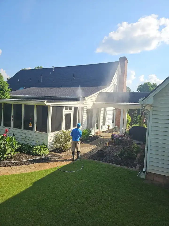 House & Detached Garage Washing in Kennesaw, GA