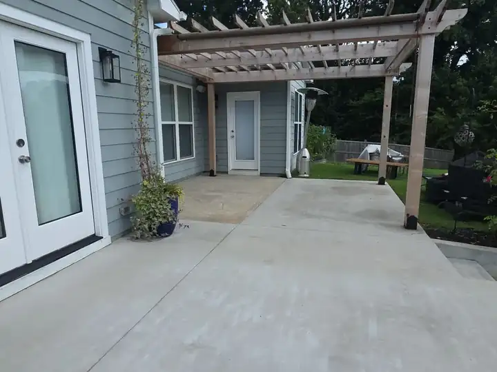 Driveway, sidewalk, patio, and house washing in Canton, GA