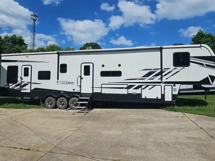 House wash and camper cleaning in Canton, GA