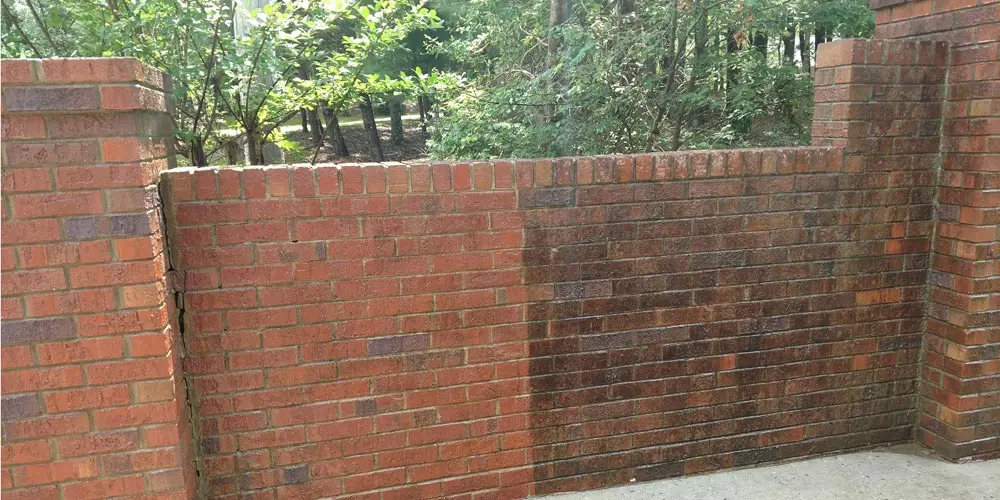Exterior wall before and after pressure washing (Nov 2018)